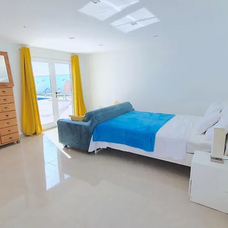 Stunning Sea View With 6 Bedrooms & Heated Pool - Renaissance Villa *