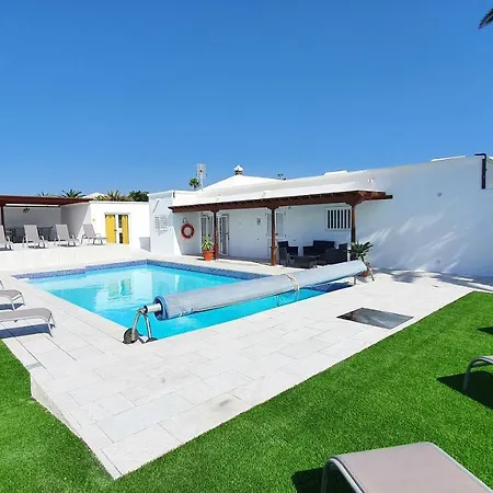 Stunning Sea View With 6 Bedrooms & Heated Pool - Renaissance Villa Playa Blanca (Lanzarote)